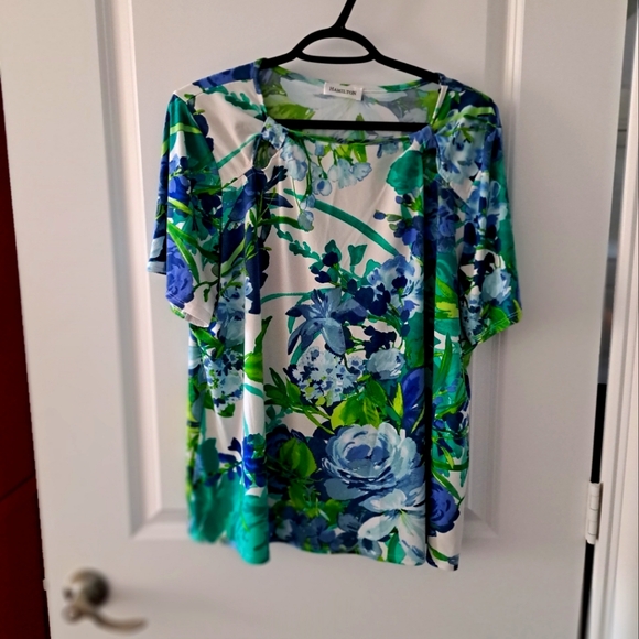 Pull-on shirt in a tropical blue green print, size 1X - Picture 1 of 3